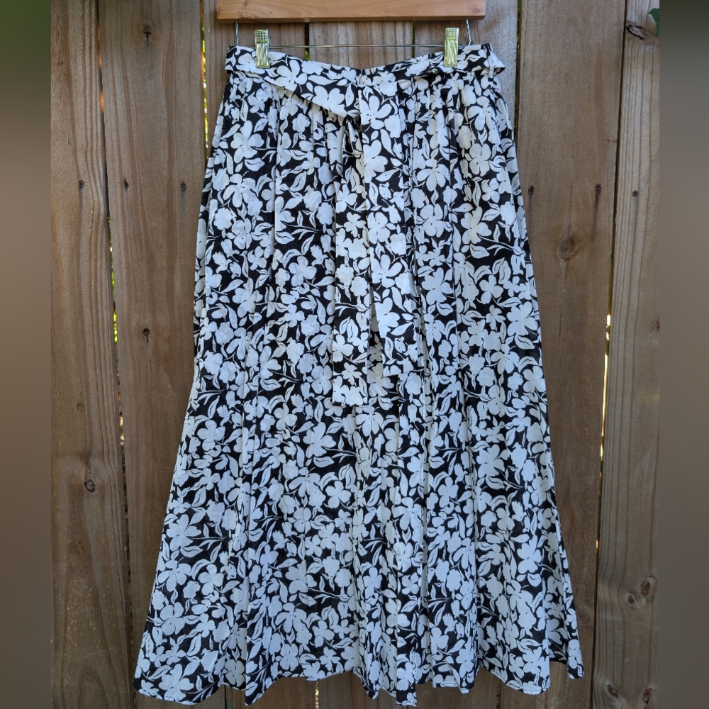 Beautiful Lawrence Zarian Black and White Floral Patterned Faux Wrap Maxi Skirt - Picture 2 of 11